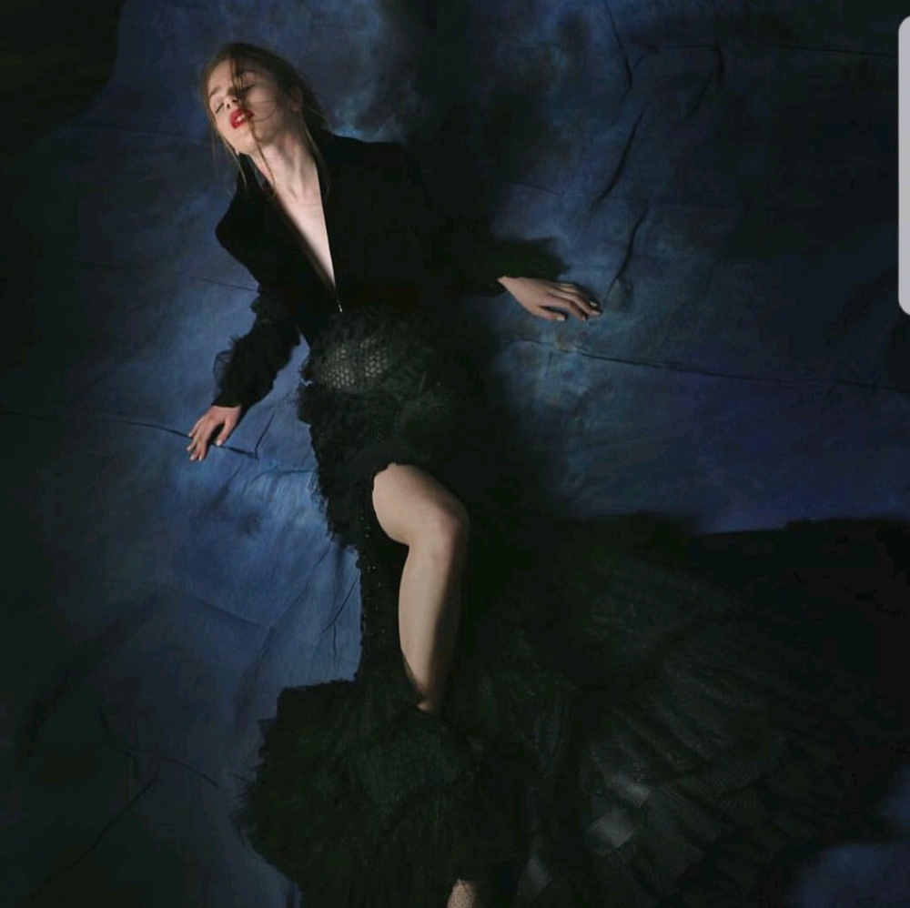 Meet your Posher, Dounia